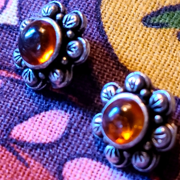 COPY - Vintage SS Amber Stud Earrings - Picture 2 of 6